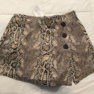 Snake print short/skirt